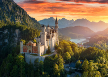 Overrated Tourist Traps to Avoid Worldwide