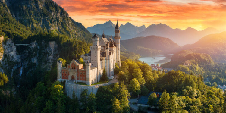 Overrated Tourist Traps to Avoid Worldwide